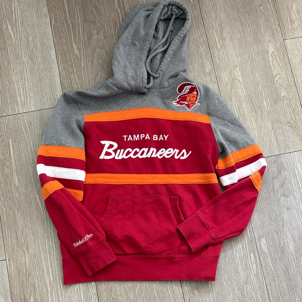 Unisex Mitchell & Ness Throwback Tampa Bay Buccaneers Pullover Hoodie Small